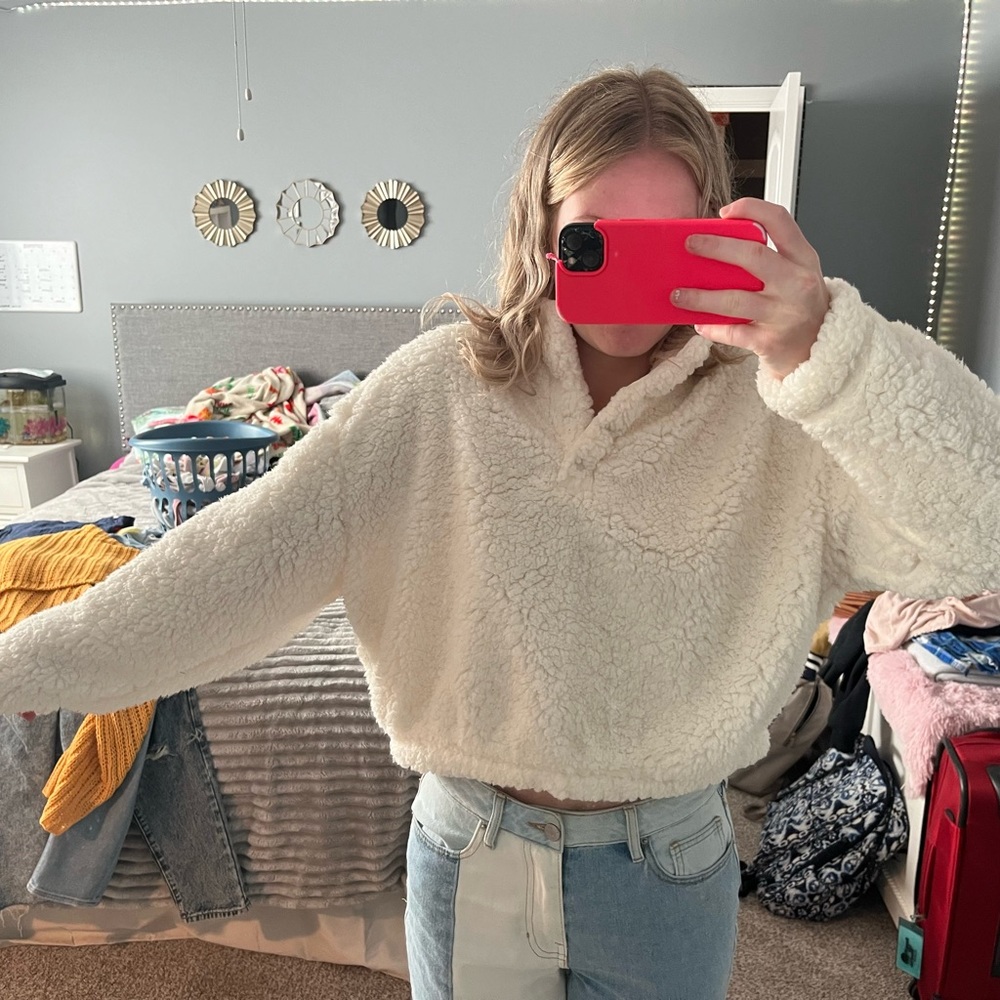 Fuzzy pullover - Picture 3 of 4